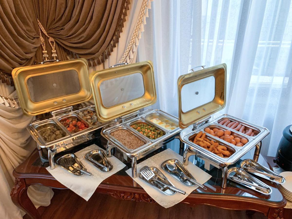 Gregory Boutique Hotel キシナウ エクステリア 写真 A selection of chafing dishes