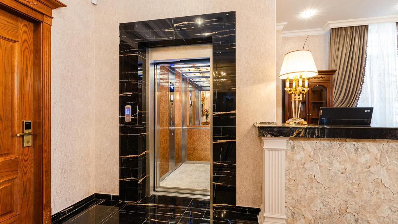 Gregory Boutique Hotel キシナウ エクステリア 写真 A residential elevator
