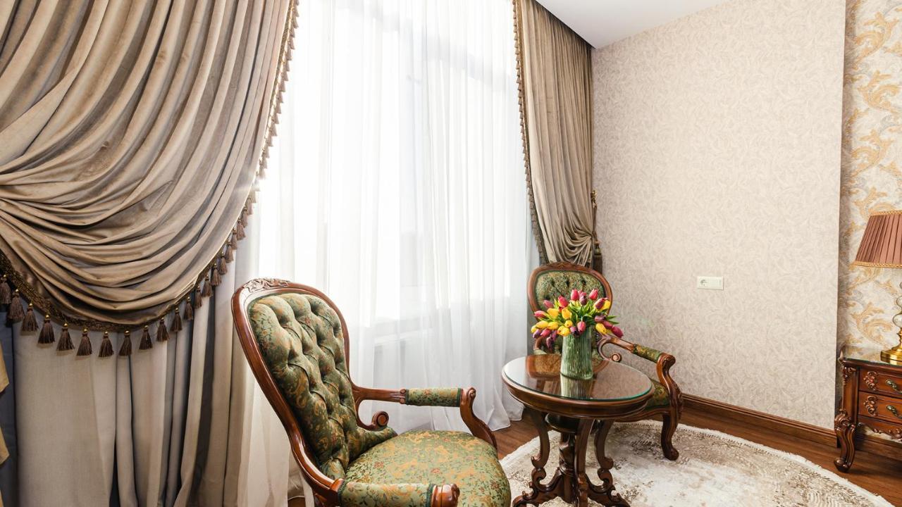 Gregory Boutique Hotel キシナウ エクステリア 写真 Curtains