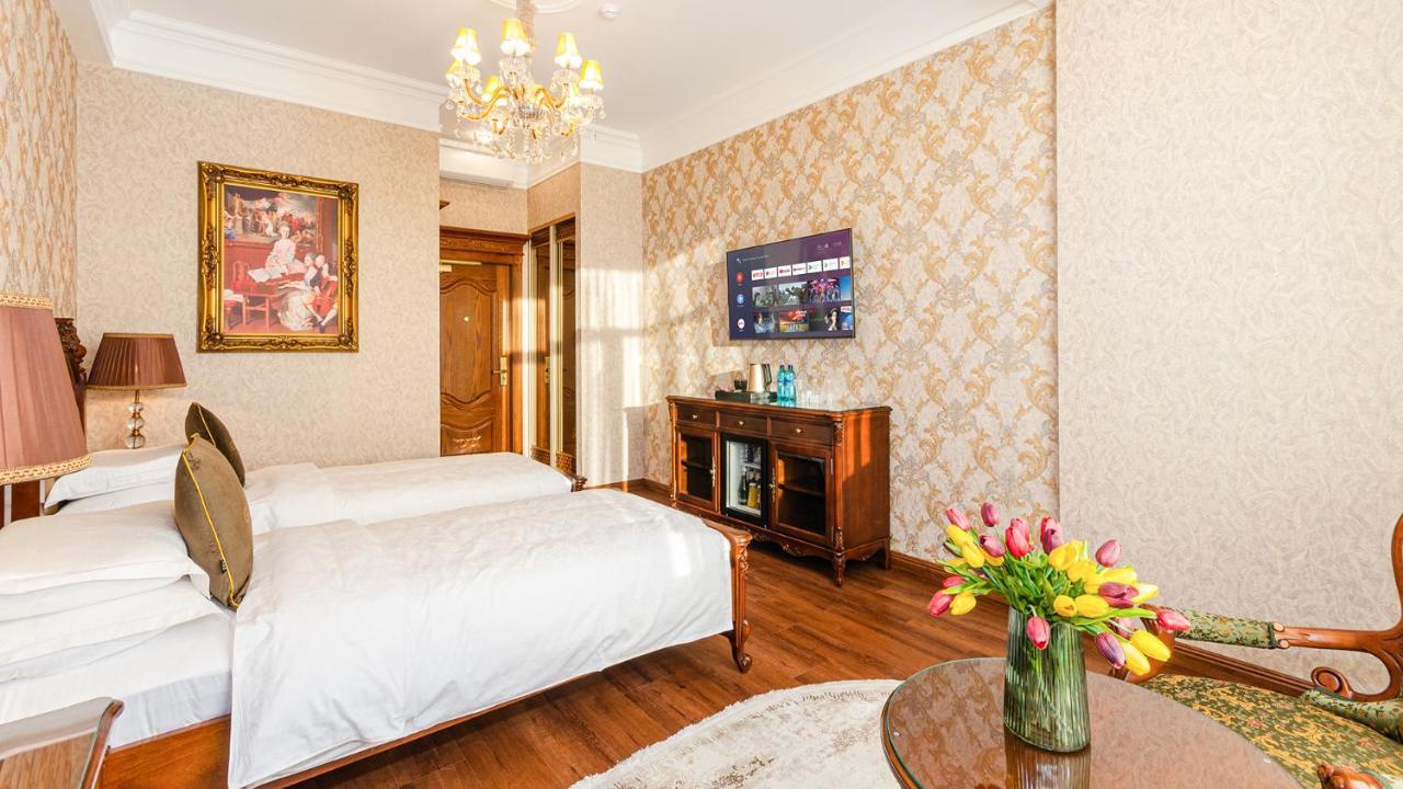 Gregory Boutique Hotel キシナウ エクステリア 写真 A room at the hotel